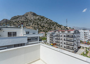 Меблированный пентхаус 2+1 с видом на горы в Анталии