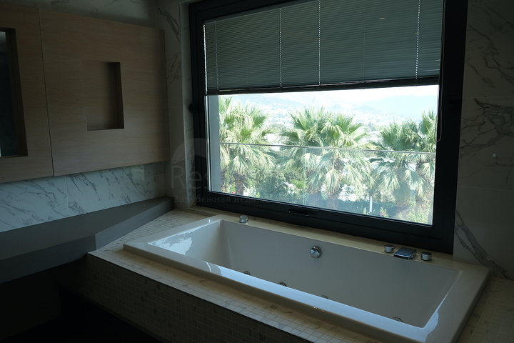 Проект элитных вилл с видом на старинную крепость и море в центре Бодрума