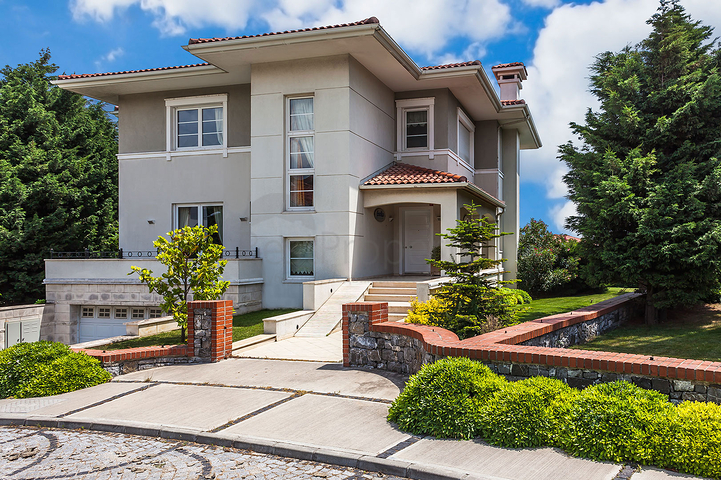 Виллы с видом на море и собственным садом