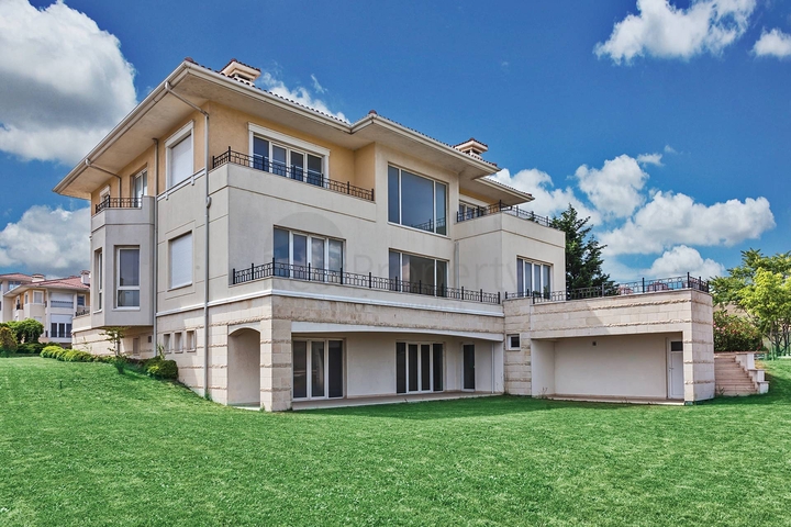 Виллы с видом на море и собственным садом