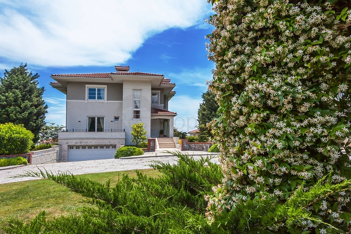 Виллы с видом на море и собственным садом