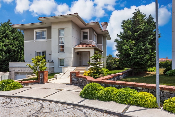 Виллы с видом на море и собственным садом