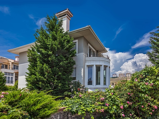 Виллы с видом на море и собственным садом