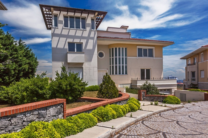 Виллы с видом на море и собственным садом