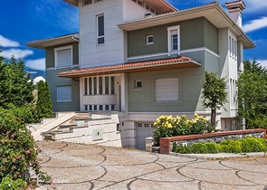 Виллы с видом на море и собственным садом