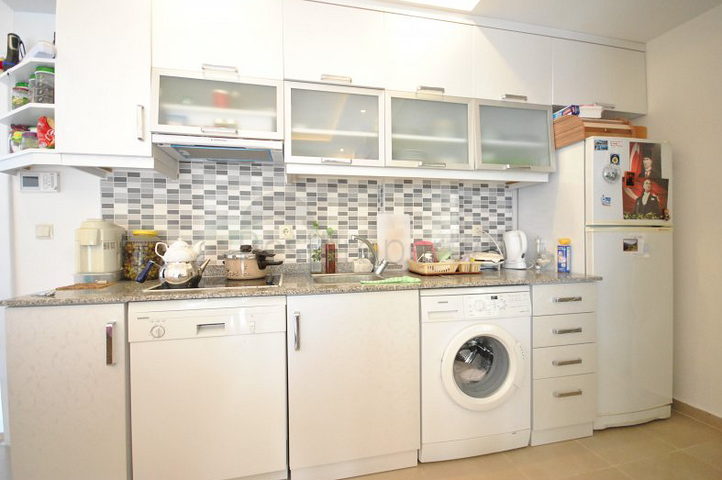 Квартира 1+1 с мебелью в комплексе в Кемере