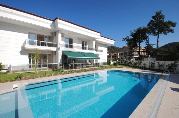 Квартира 1+1 с мебелью в комплексе в Кемере