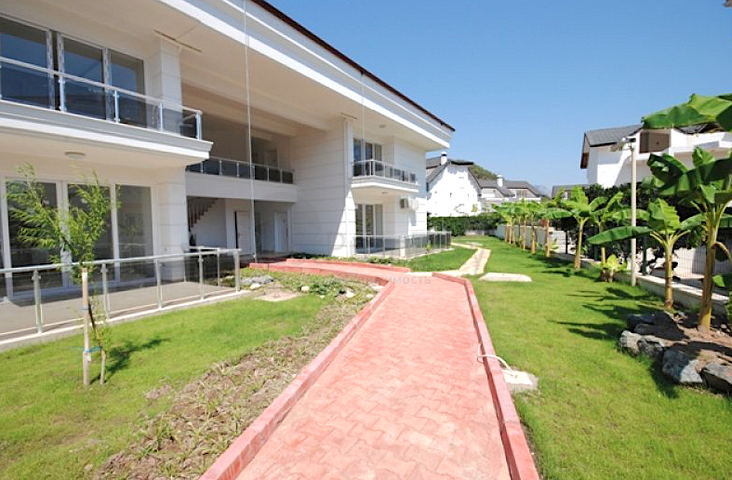 Квартира 1+1 с мебелью в комплексе в Кемере