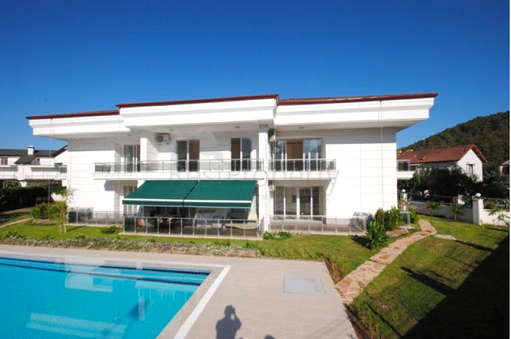 Квартира 1+1 с мебелью в комплексе в Кемере