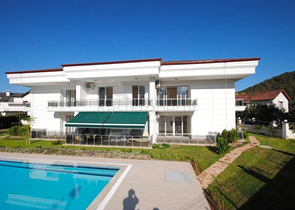 Квартира 1+1 с мебелью в комплексе в Кемере