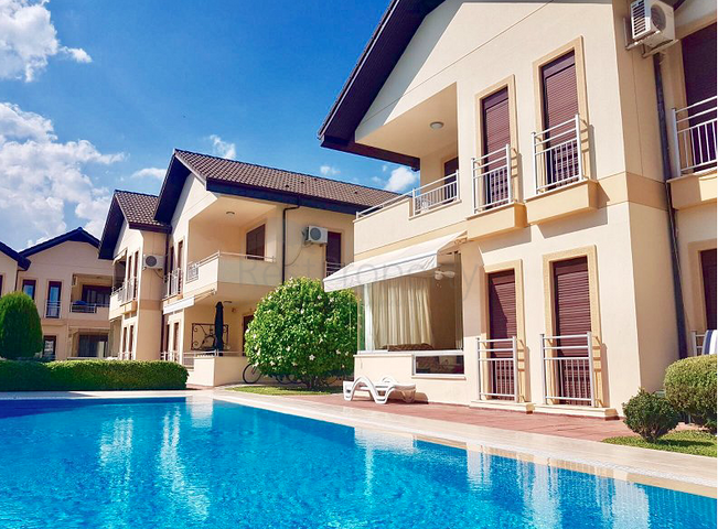 Дом с 3 спальнями в центре Кемера 700 м до моря