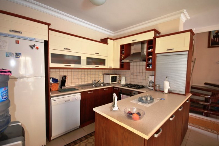 Дом с 3 спальнями в центре Кемера 700 м до моря