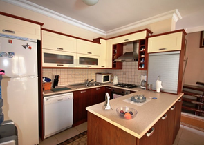 Дом с 3 спальнями в центре Кемера 700 м до моря