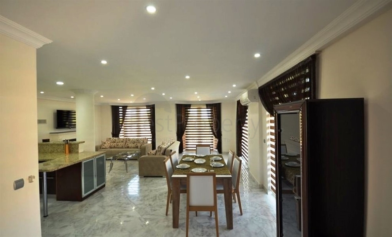 Вилла с собственным пляжем и прямым видом на море