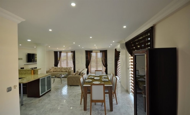 Вилла с собственным пляжем и прямым видом на море