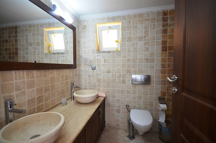 Вилла с собственным пляжем и прямым видом на море