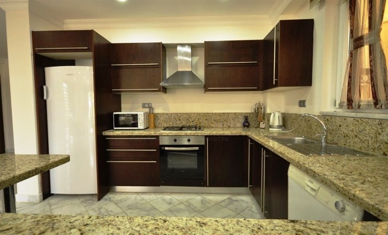 Вилла с собственным пляжем и прямым видом на море