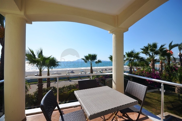 Вилла с собственным пляжем и прямым видом на море