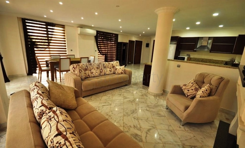 Вилла с собственным пляжем и прямым видом на море