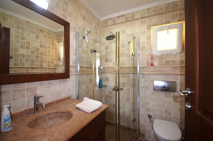 Вилла с собственным пляжем и прямым видом на море