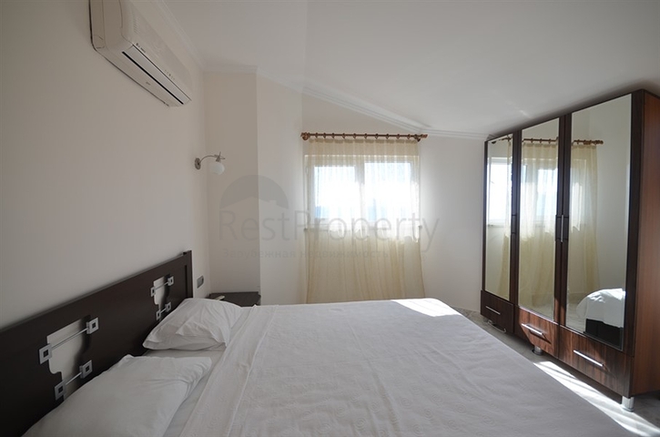 Вилла с собственным пляжем и прямым видом на море