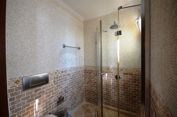 Вилла с собственным пляжем и прямым видом на море