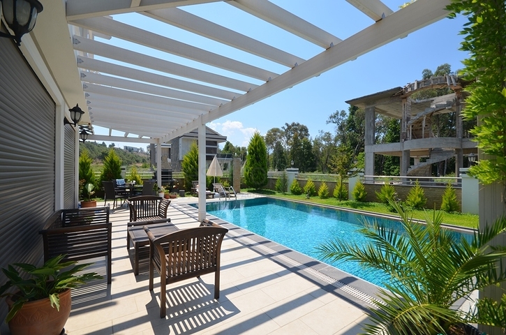 Роскошная вилла с большим садом и бассейном в Фетхие