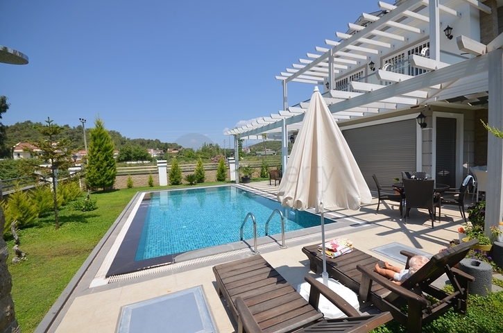 Роскошная вилла с большим садом и бассейном в Фетхие