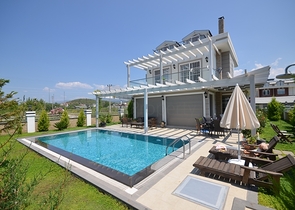 Роскошная вилла с большим садом и бассейном в Фетхие