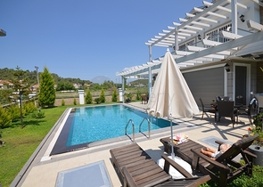 Роскошная вилла с большим садом и бассейном в Фетхие