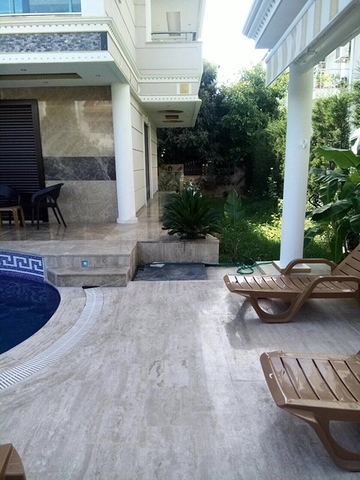 Люкс вилла 5+2 с частным бассейном в самом центре Кемера