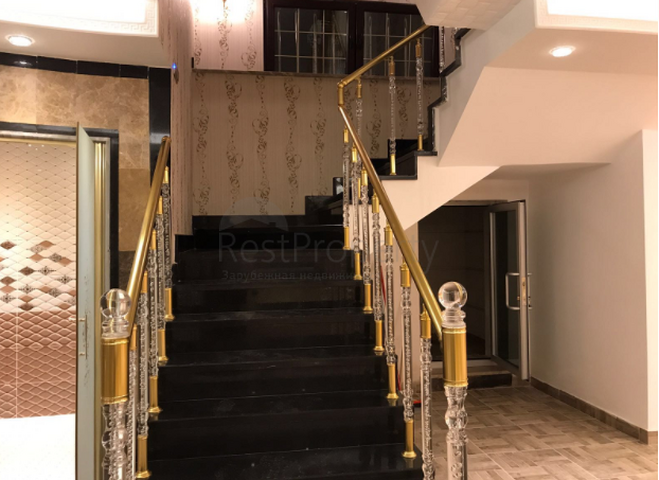 Люкс вилла 5+2 с частным бассейном в самом центре Кемера