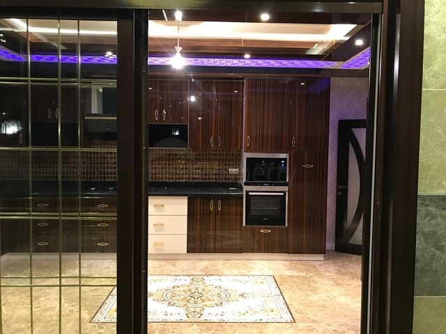 Люкс вилла 5+2 с частным бассейном в самом центре Кемера