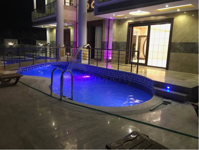 Люкс вилла 5+2 с частным бассейном в самом центре Кемера