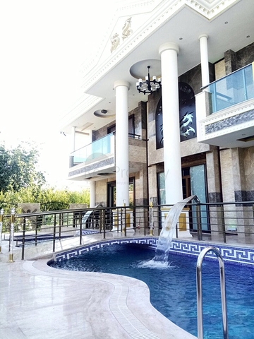 Люкс вилла 5+2 с частным бассейном в самом центре Кемера