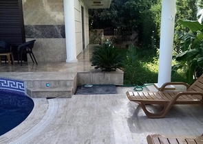 Люкс вилла 5+2 с частным бассейном в самом центре Кемера