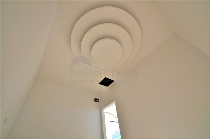 Отличное предложение от компании РестПроперти – просторная вилла на этапе строительства.