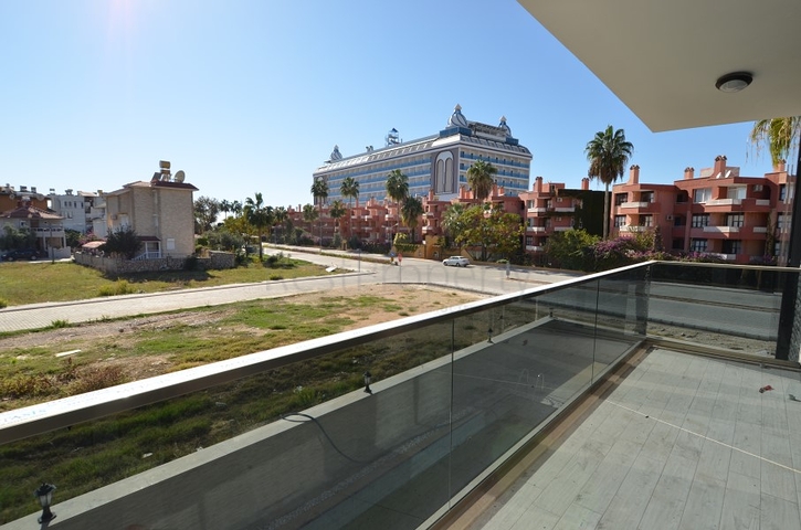 Отличное предложение от компании РестПроперти – просторная вилла на этапе строительства.