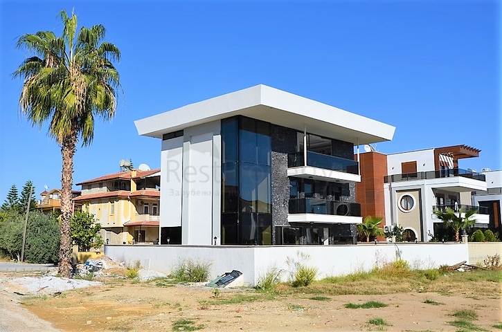 Отличное предложение от компании РестПроперти – просторная вилла на этапе строительства.