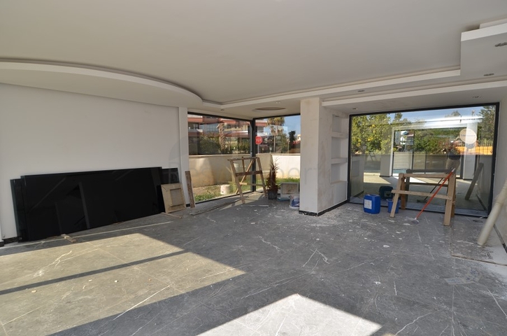 Отличное предложение от компании РестПроперти – просторная вилла на этапе строительства.