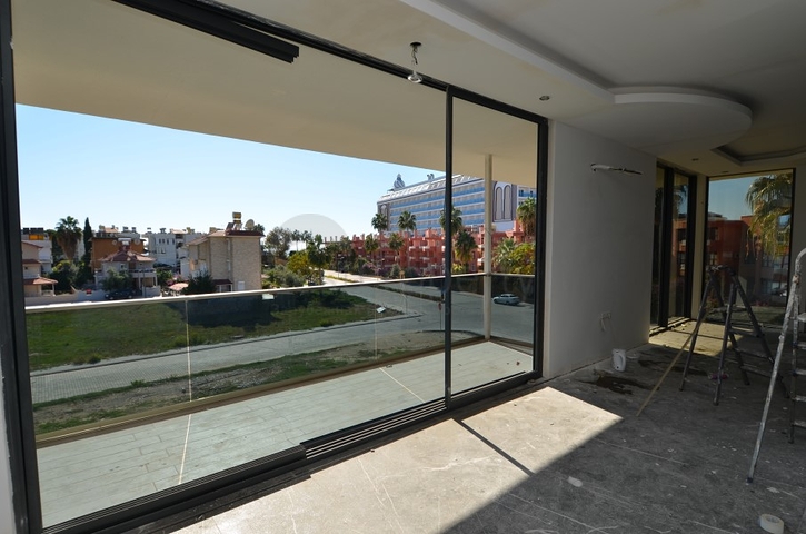 Отличное предложение от компании РестПроперти – просторная вилла на этапе строительства.