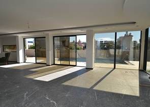 Отличное предложение от компании РестПроперти – просторная вилла на этапе строительства.