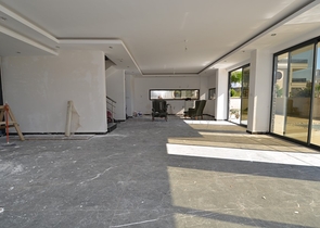 Отличное предложение от компании РестПроперти – просторная вилла на этапе строительства.