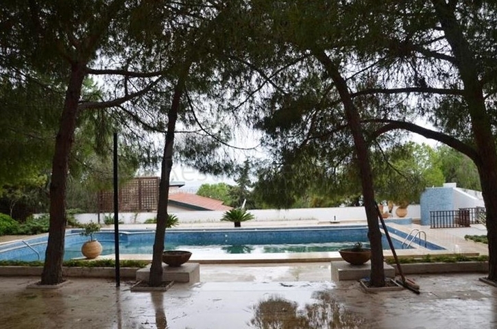 Вилла планировкой 3+2 для большой семьи