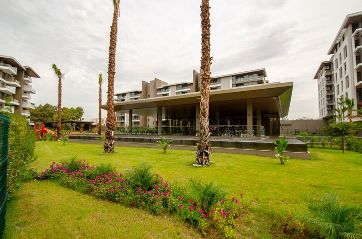 Мега проект в Анталии в районе Гюрсу Коньяалты 500 метров до моря 