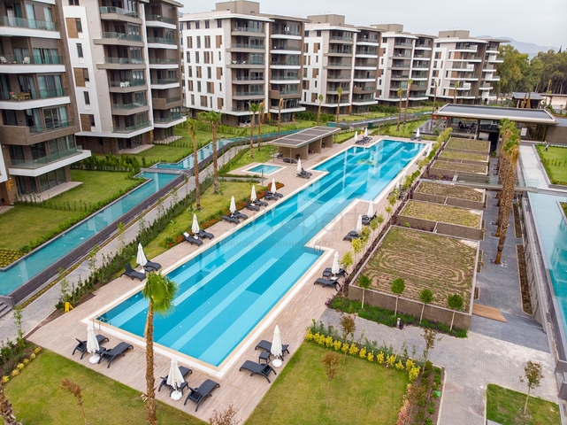 Мега проект в Анталии в районе Гюрсу Коньяалты 500 метров до моря 