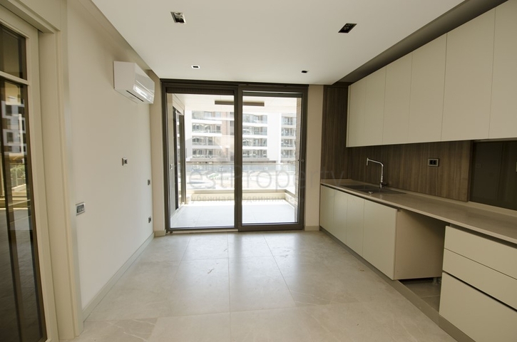 Мега проект в Анталии в районе Гюрсу Коньяалты 500 метров до моря 