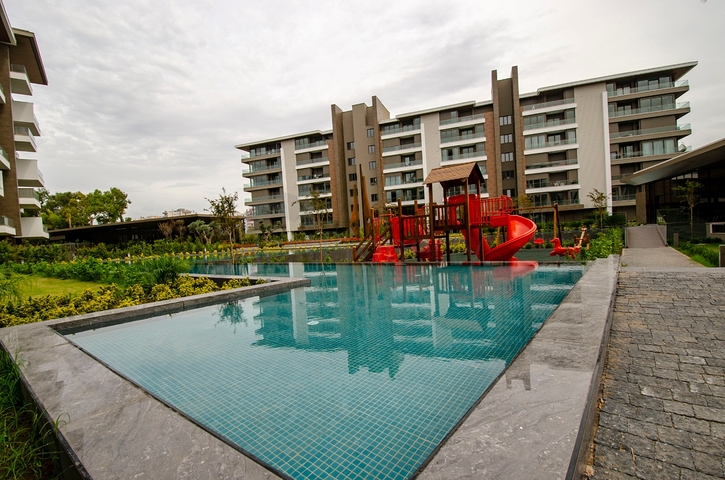 Мега проект в Анталии в районе Гюрсу Коньяалты 500 метров до моря 