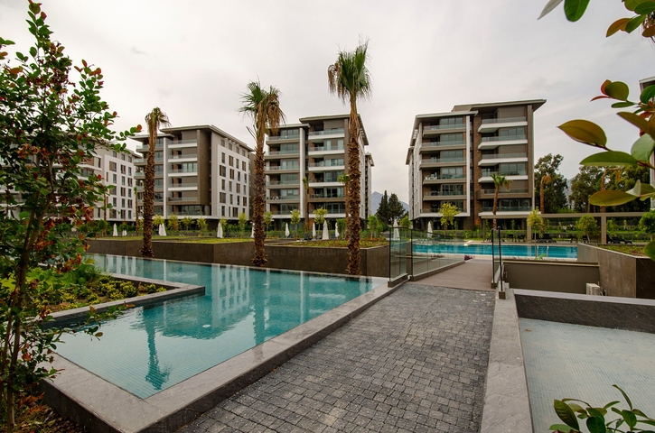 Мега проект в Анталии в районе Гюрсу Коньяалты 500 метров до моря 