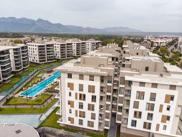 Мега проект в Анталии в районе Гюрсу Коньяалты 500 метров до моря 